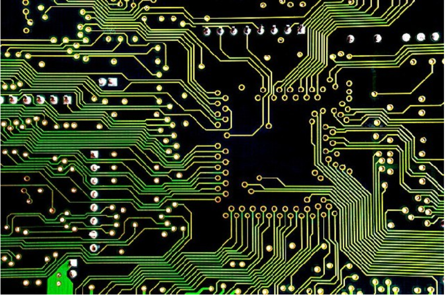 自己設計 PCB 電路板，需要學習哪些科目？